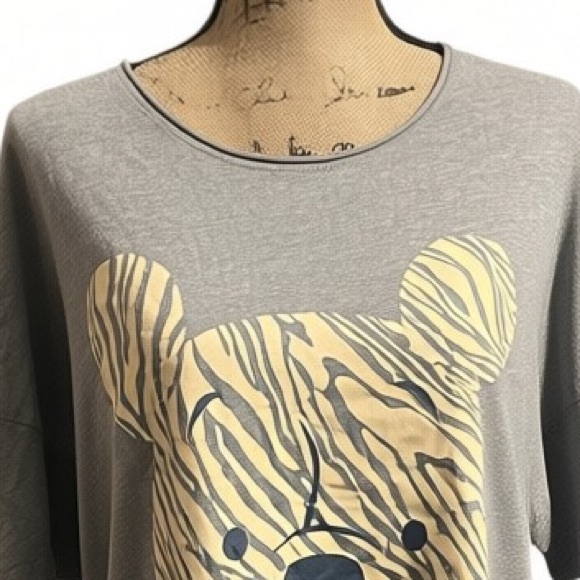 Disney Gray Cropped T-Shirt with Pooh Bear Design - Picture 3 of 8
